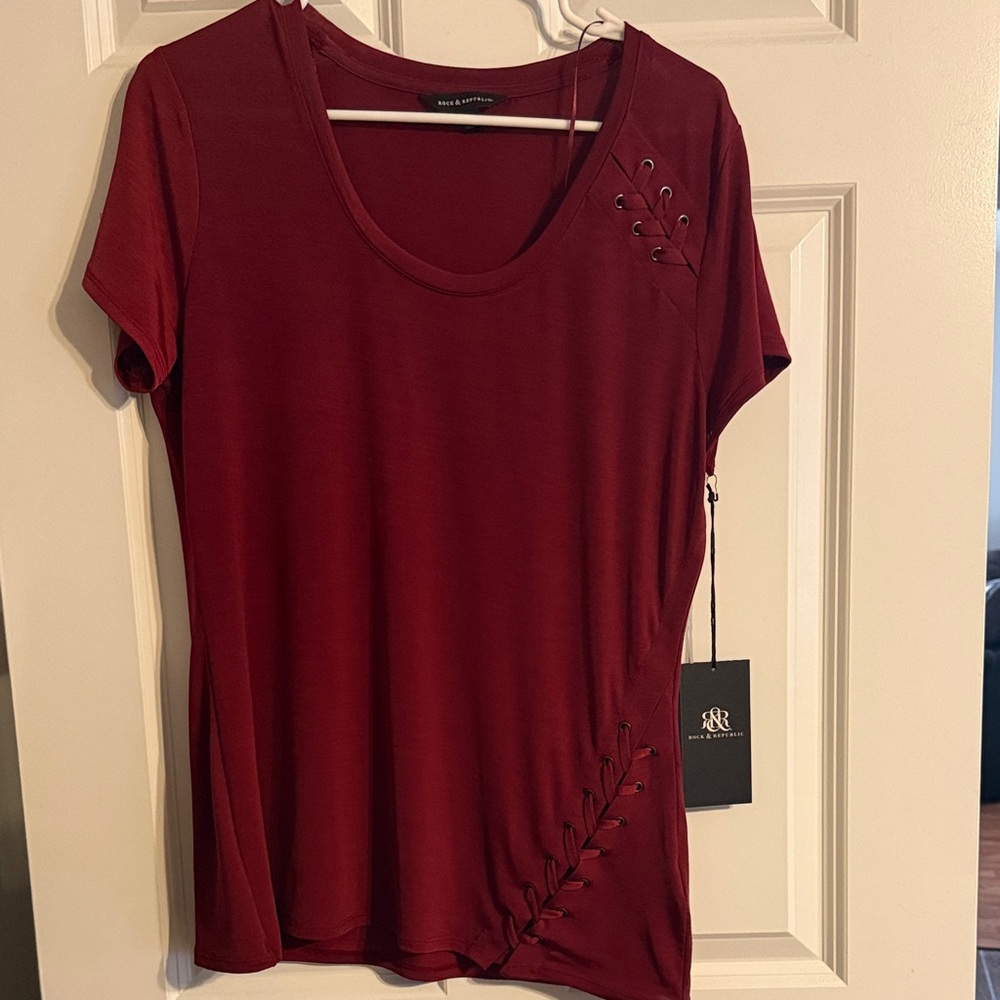 Rock & Republic Women's Lace-Up Short Sleeve Top - Burgundy